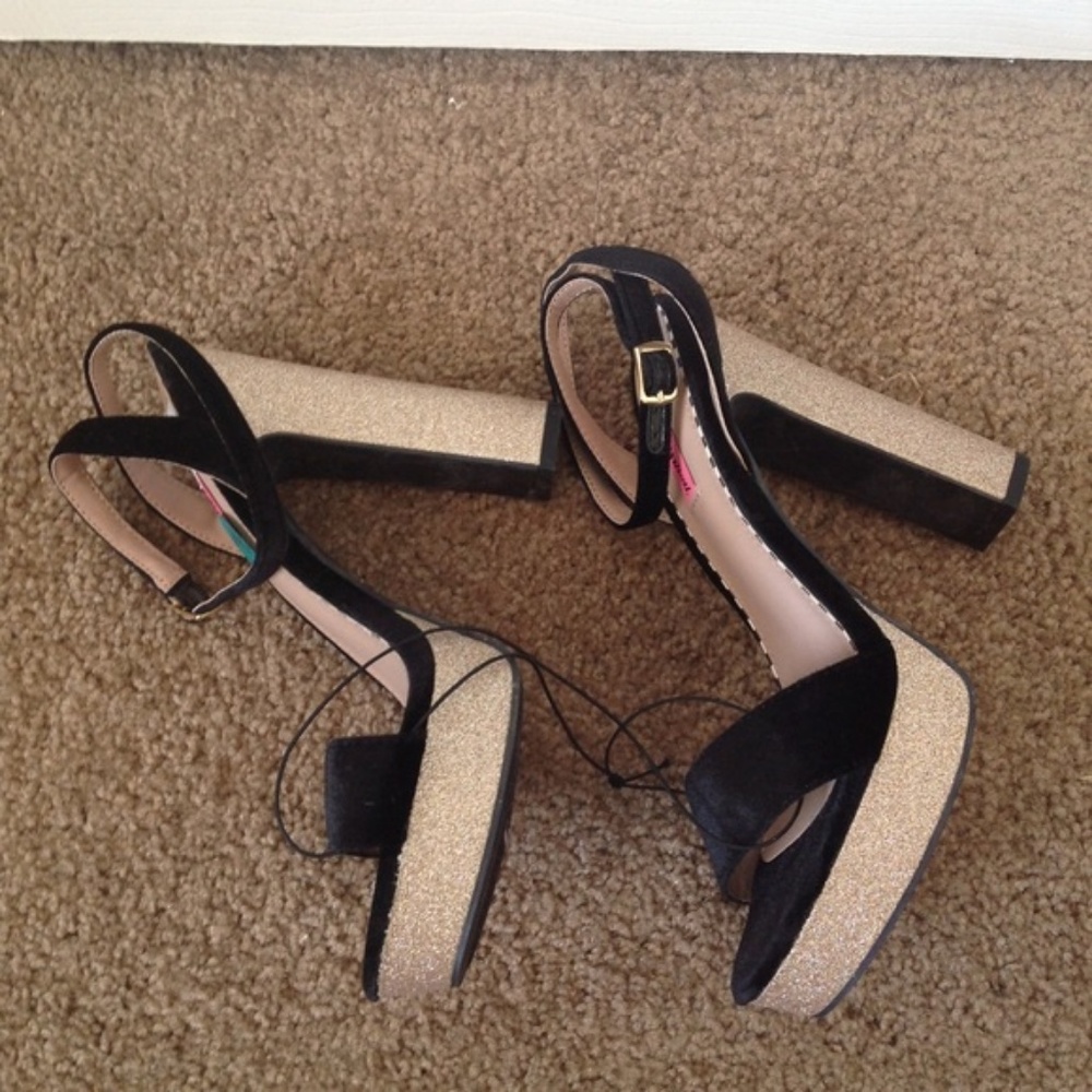 NWT Betsy Johnson glitter velvet chunky heel - Picture 7 of 7